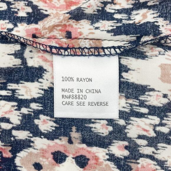 Lucy & Laurel Ikat Print Top Size S Blue Red Casual Boho Beachy Flowy Summer - Picture 13 of 14